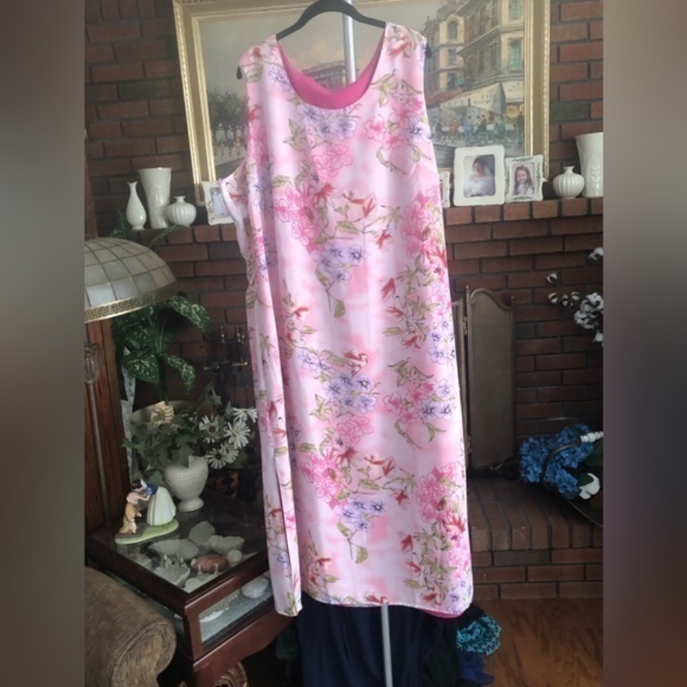 054 WOMEN’s reversible dress, size 2X, excellent condition.